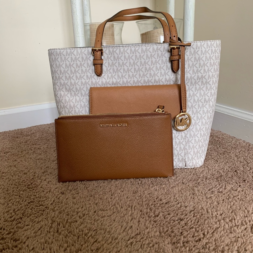 Mk purse - Picture 3 of 4